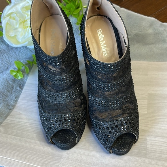 Elegant Black Lace Peep-Toe Heels - Picture 2 of 9